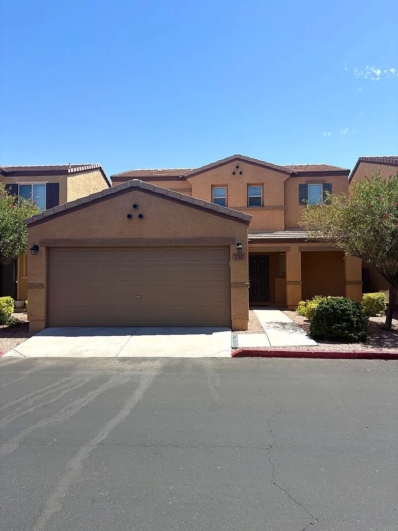 **Stunning 4 Bedroom/3 Bathroom/2 Car Garage/Gated Community Home In Mesa (Southern & Lindsay)** — Photo 1