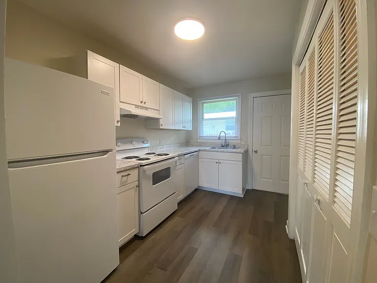 1410 Colony Park Dr — Photo 4