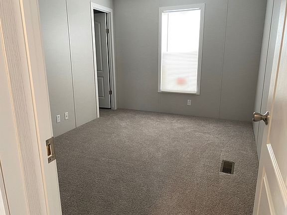 5th image of 3300 Killingsworth Ln #935