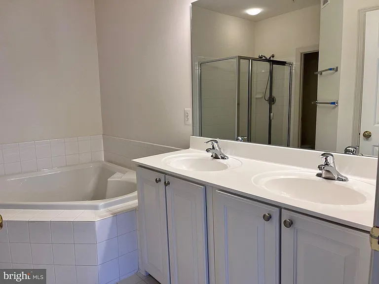 5605 Harrington Falls Ln #F — Photo 31