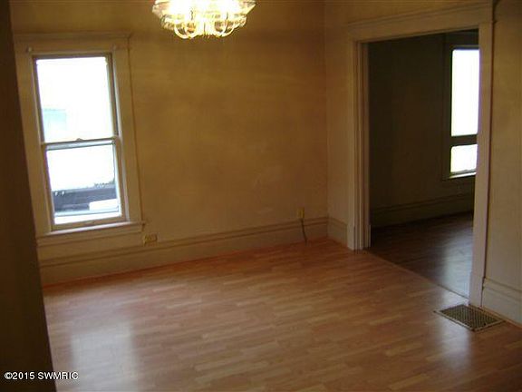 3rd image of 1323 Mills St