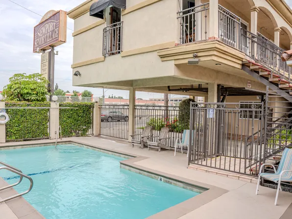 2072 Newport Blvd, Costa Mesa, CA