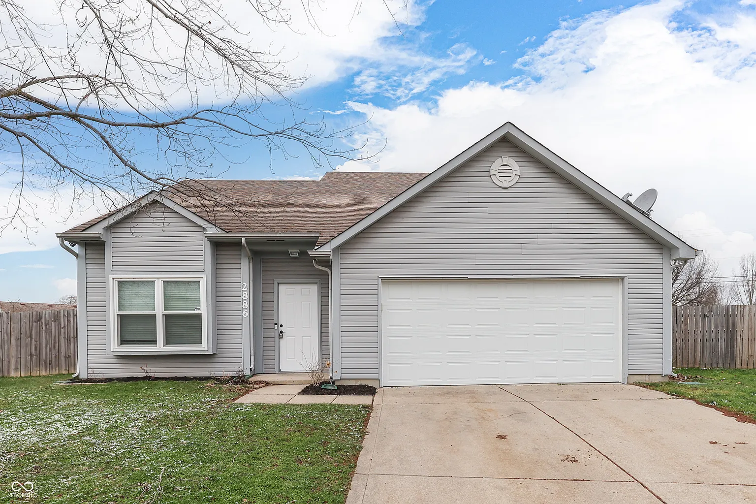 2886 Fieldstone Ct photo 1