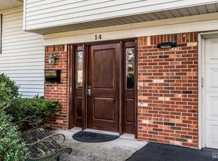 14 Dogwood Ct, Paramus, NJ 07652