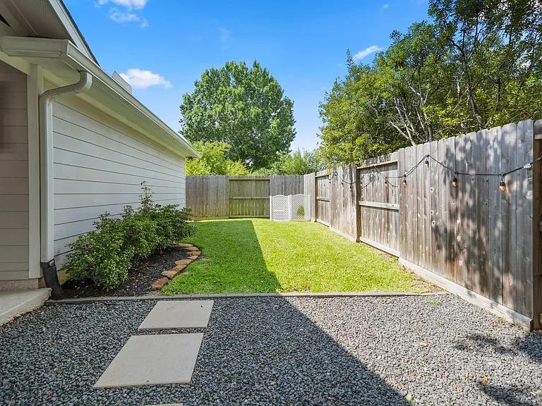5802 Sawyer Bend Ln — Photo 35