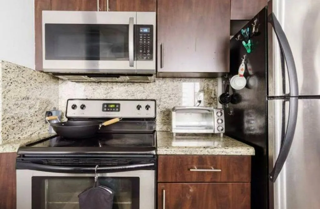 2 bed, 914 sqft, $2,950 — Photo 3