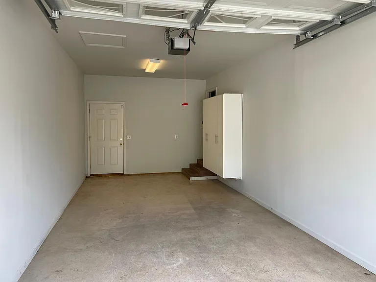 1136 E Lee Rd — Photo 16