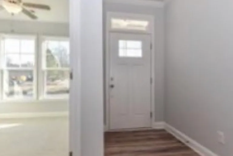 230 Johnston Dr — Photo 3