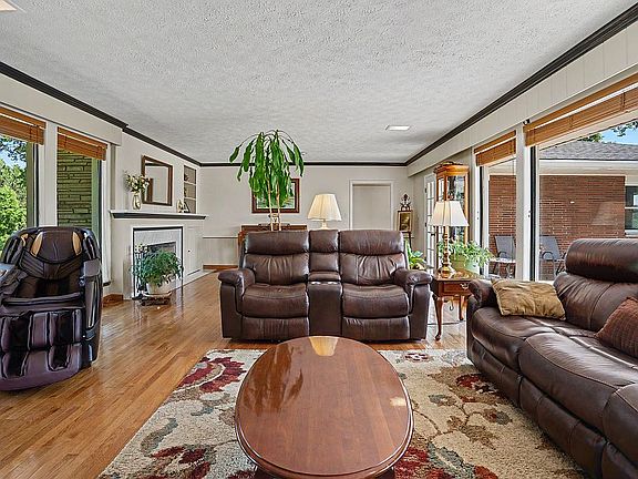 5th image of 3 Meadowcrest Dr