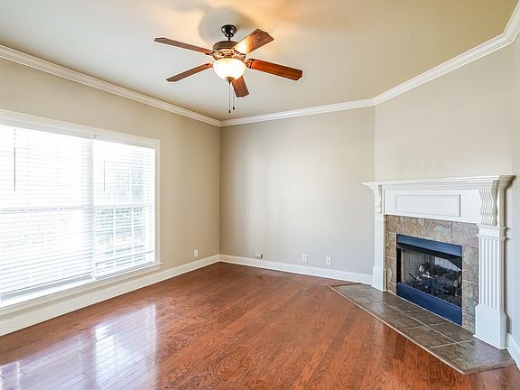 4th image of 1521 Barnsley Dr