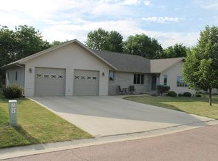 103 N Oak St, George, IA 51237