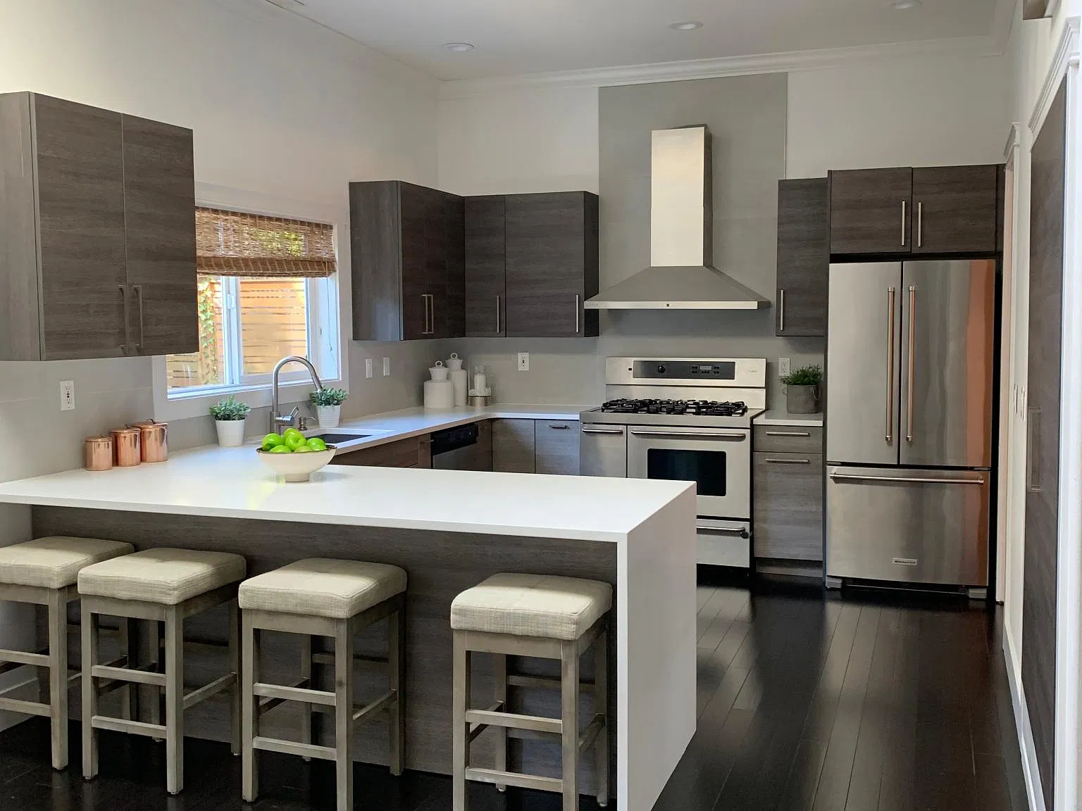 4 bed, 2300 sqft, $6,500 — Photo 3