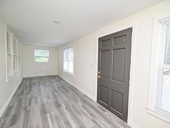 5th image of 222 E Summit St