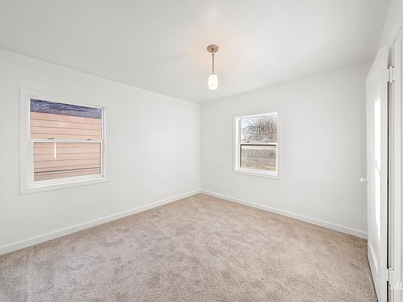 3rd image of 108 Parkhurst Dr