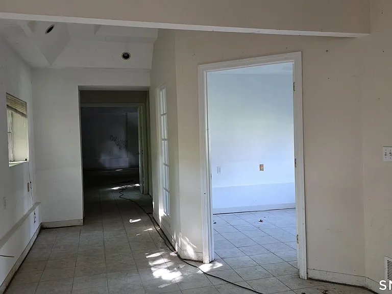 782 Center St — Photo 36