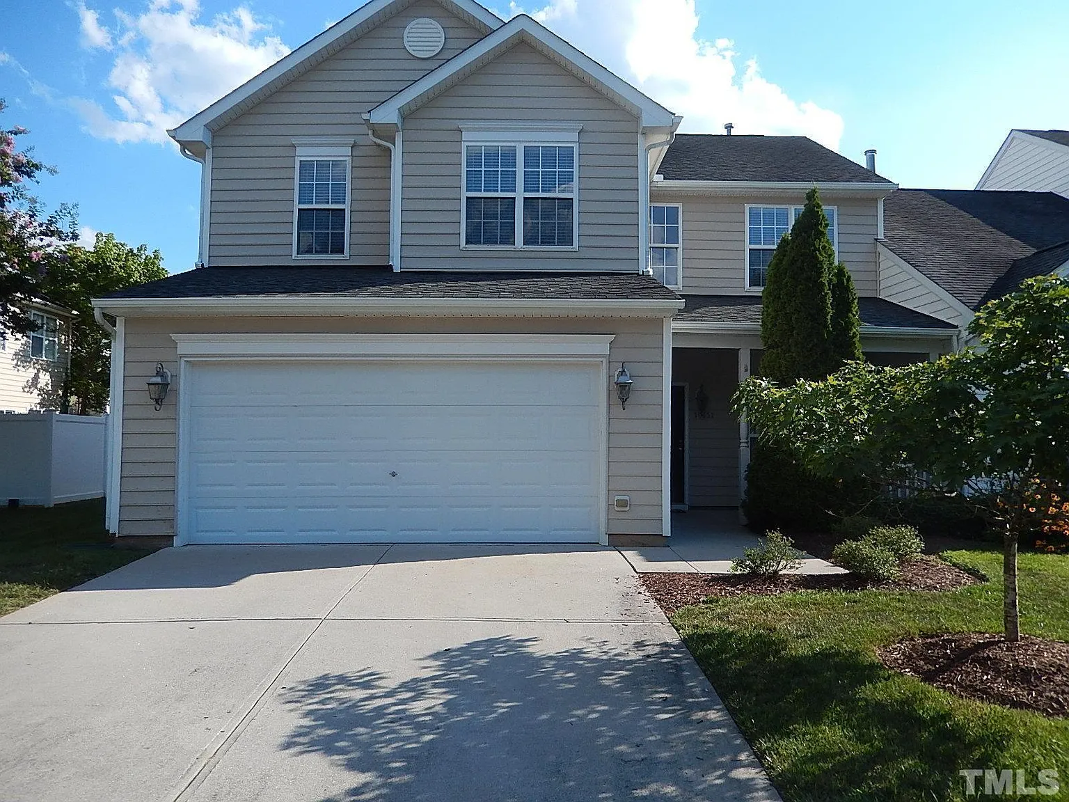 4 bed, 2.5 bath, 2020 sqft, $2,000 — Photo 1