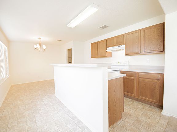 3rd image of 5427 Tomas Cir