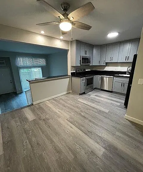 4140 Arch Dr — Photo 2