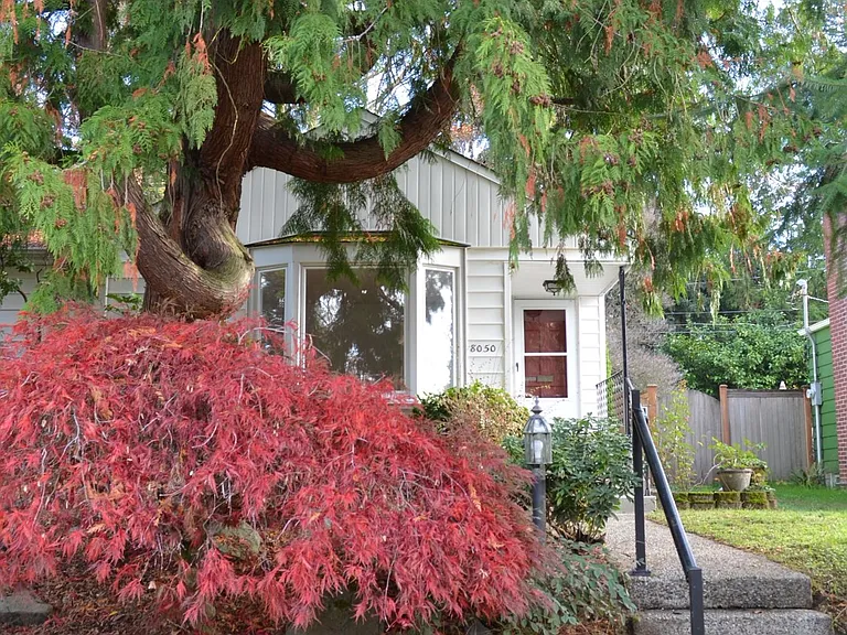 8050 36th Ave NE — Photo 1