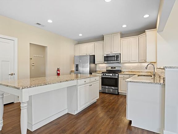 5th image of 120 Thames Valley Dr