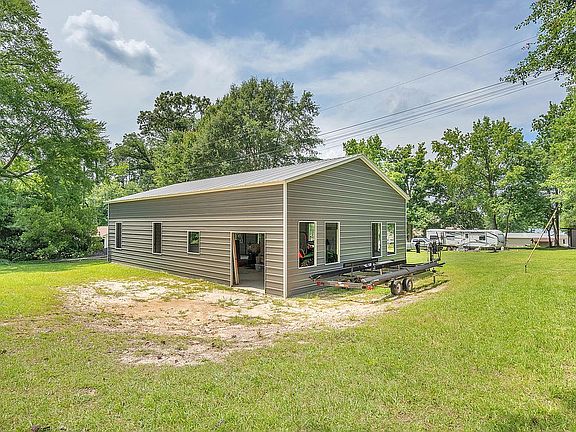 3rd image of 368 Hanging Oak Rd