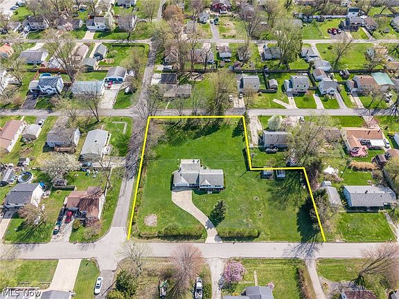 2nd image of 1469 Hazel Ave