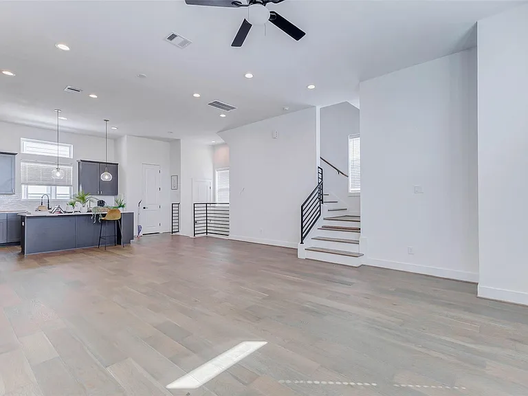 334 Eastwood St — Photo 12