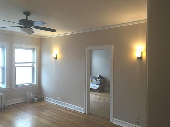 3rd image of 905 W Carmen Ave APT 3A