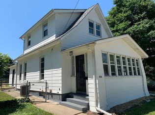 910 W Oakland Ave, Bloomington, IL