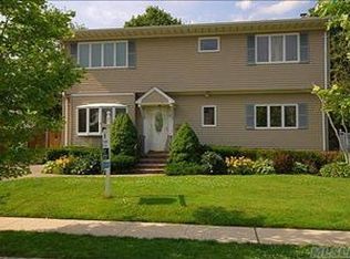15 Sherman Dr, Syosset, NY 11791