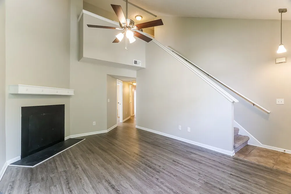 3 bed, 2.0 bath, 1450 sqft, $2,580 — Photo 4