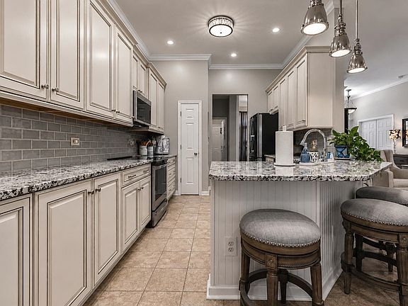 5th image of 5915 Mossy Oaks Dr.