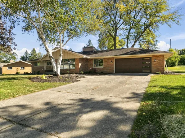 N77W14965 Wood View DRIVE, Menomonee Falls, WI 53051