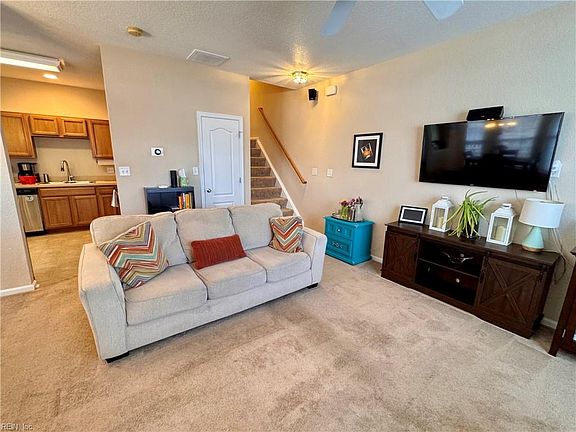 4th image of 418 Teton Cir
