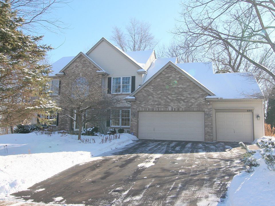 Terrific 2-story w/ views!!