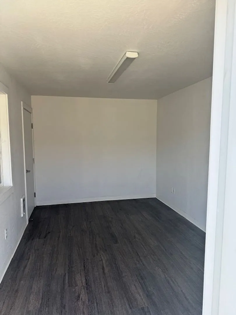 Building Photo - 967 Lawnsdale Rd