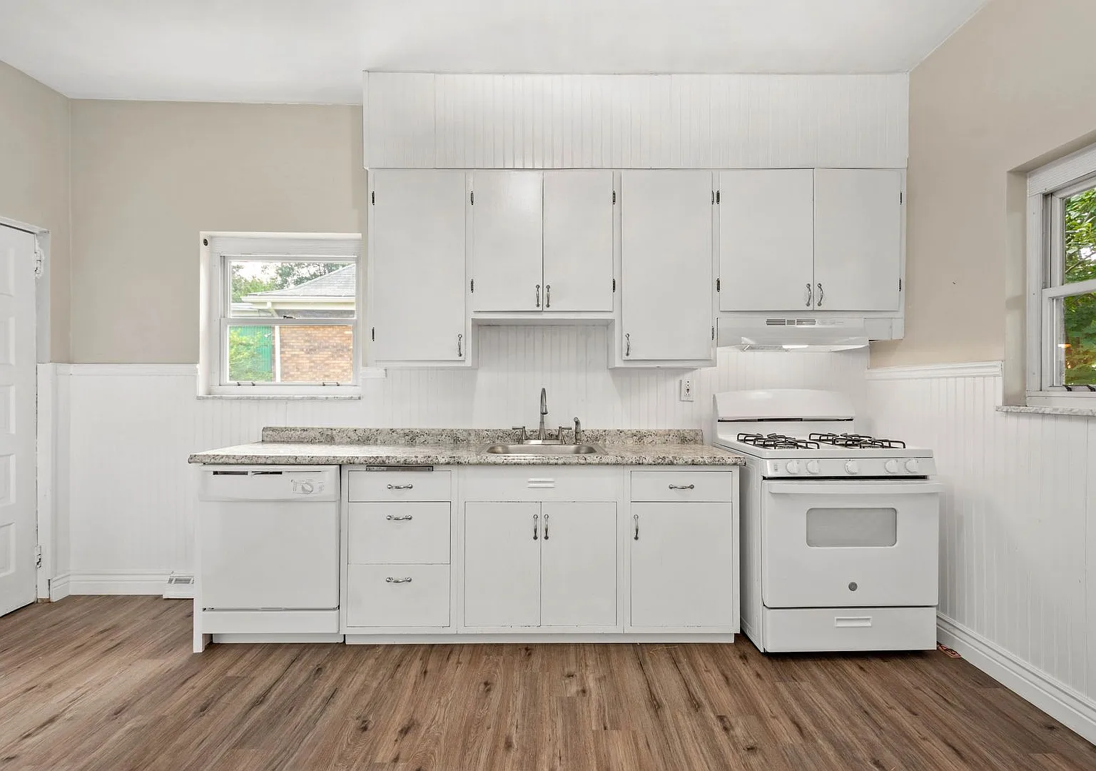 Score 50% Off 1st Month's Rent If Signed By August 28! Stunning 3 Bed, 2 Bath Home In Ambridge Av... — Photo 1