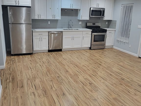 4th image of 10829 Woodbine St