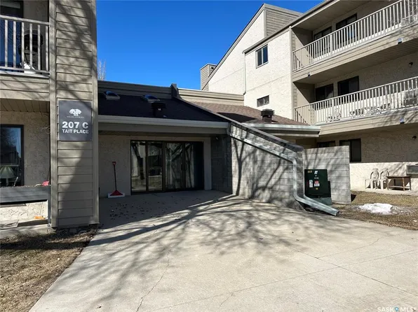 UNIT 201-207C Tait PLACE, Saskatoon, SK S7H 5L8
