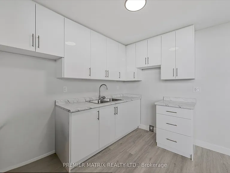 65 Thorncliffe Park Dr #608 — Photo 8