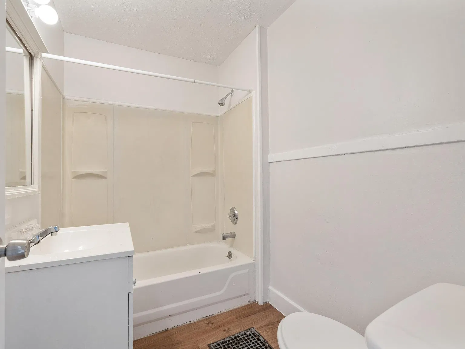 2 bed, 997 sqft, $750 — Photo 1