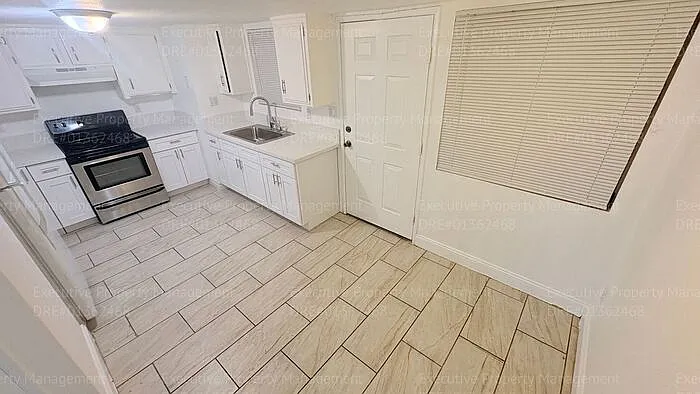 2909 S Chester Ave #7 — Photo 14