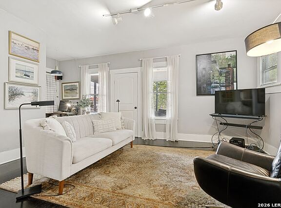 4th image of 200 Queen Anne Ct #200B