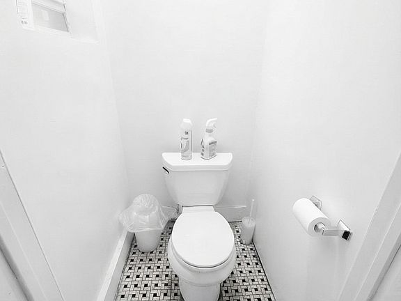 4th image of 217 E 29th St APT 44