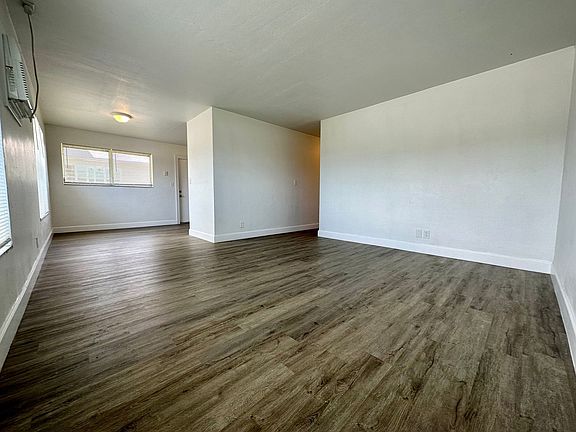 4th image of 210 7th St APT 1