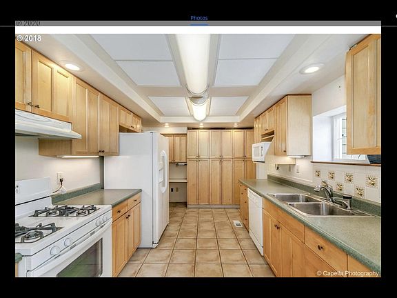 Gas range kitchen with lots of storage!
