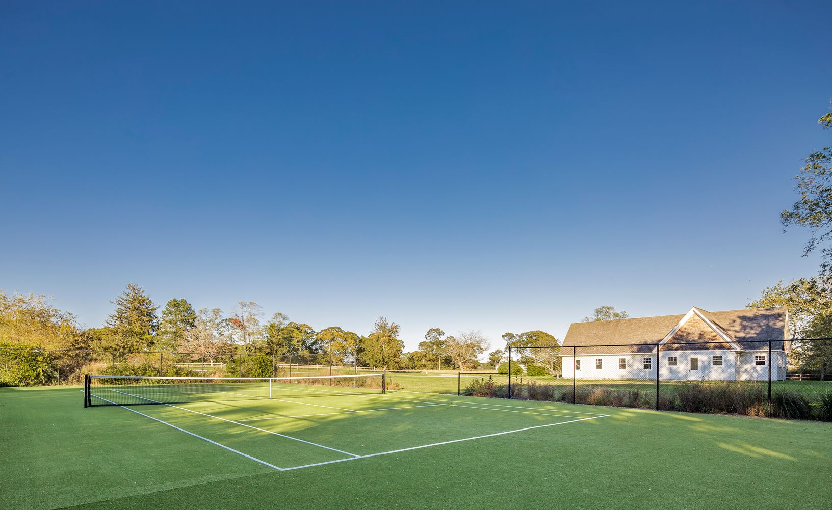  Tennis with locker and restroom 