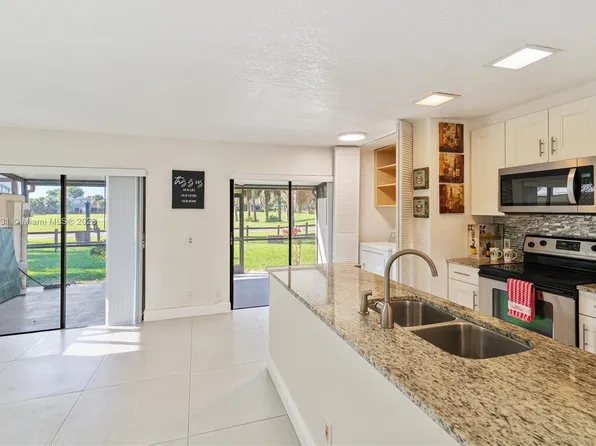 1660 W Golfview Dr, Hollywood, FL