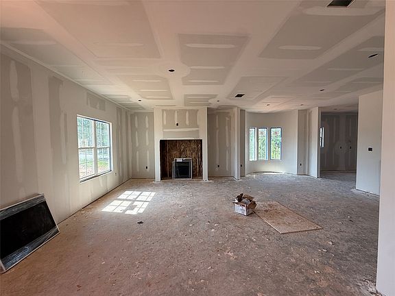 5th image of 111 W Cupit Way
