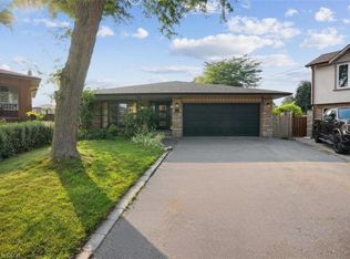 16 Stella Ct, Hamilton, ON L9C6S7